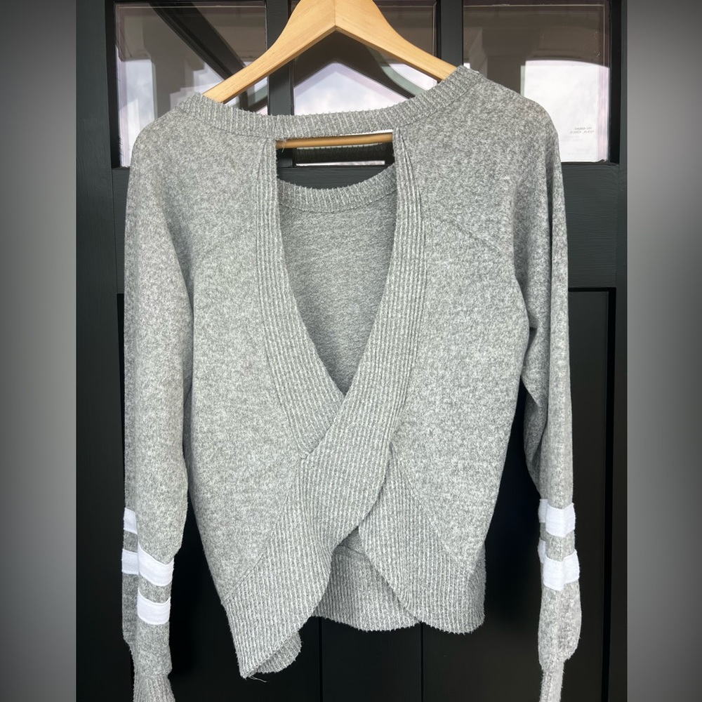 Women's Gray Casual Twist Open Back Cozy pullover sweater size small sporty